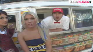 ���ີຄີມກ້ອນເຮັດໃຫ້ຜູ້ຂາຍຈາຍຢູ່ໃນຄີມກ້ອນ