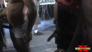 Penetra אַרייַן קיין Baile de Carnaval e Filma Toda Putaria Que ראָלאַ nos Bastidores