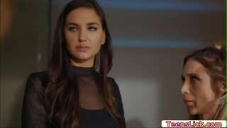 Шарлотта Стоклі задовольняє свої потреби і навіть допомагає Сильвії Сейдж