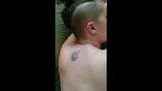 Gwyliwch amatur gariad gael ei ass a pussy llenwi drosodd a throsodd