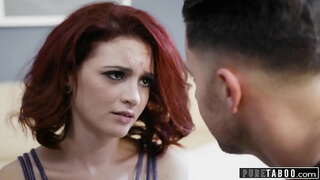 Eskort Insisterar På Att Suga Kuk I Den Offentliga Badrum