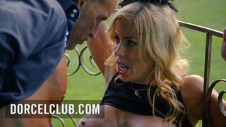 Busty fotosini bir MILF bilan park jinsiy aloqa