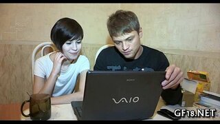 Drăguț babe lărgește picioare